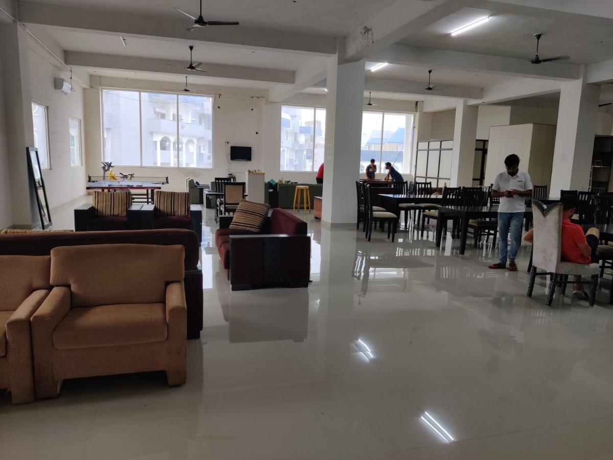 Abuzz Oxfordcaps Imperial Heights Mussoorie Dehradun Hostel ภายนอก รูปภาพ