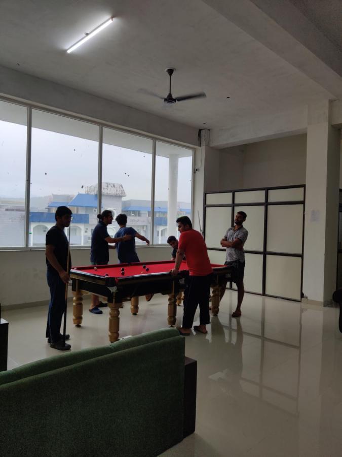 Abuzz Oxfordcaps Imperial Heights Mussoorie Dehradun Hostel ภายนอก รูปภาพ
