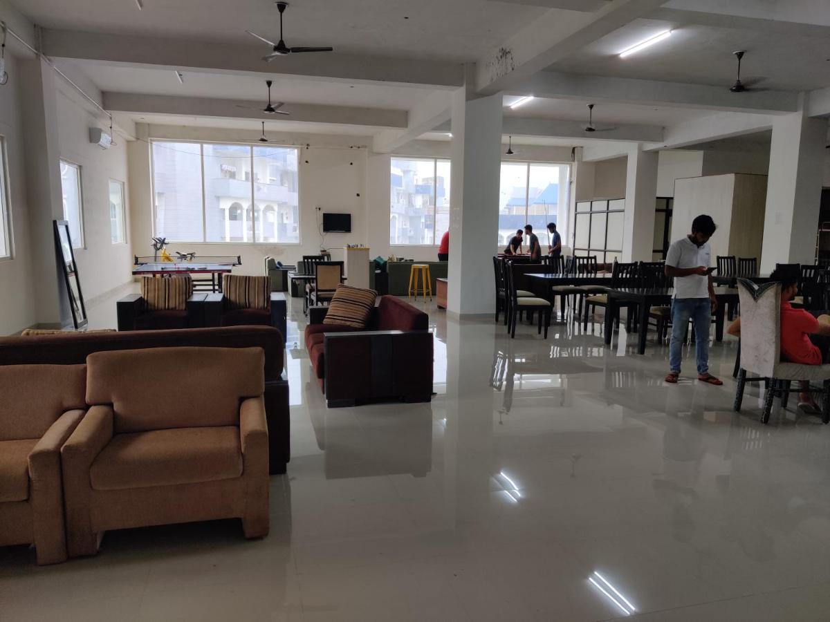 Abuzz Oxfordcaps Imperial Heights Mussoorie Dehradun Hostel ภายนอก รูปภาพ