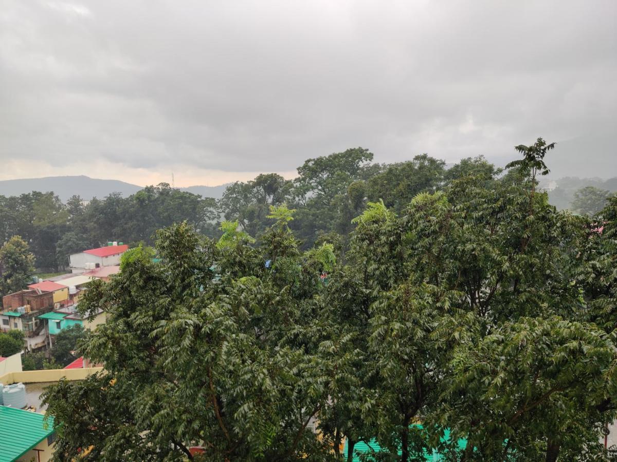 Abuzz Oxfordcaps Imperial Heights Mussoorie Dehradun Hostel ภายนอก รูปภาพ