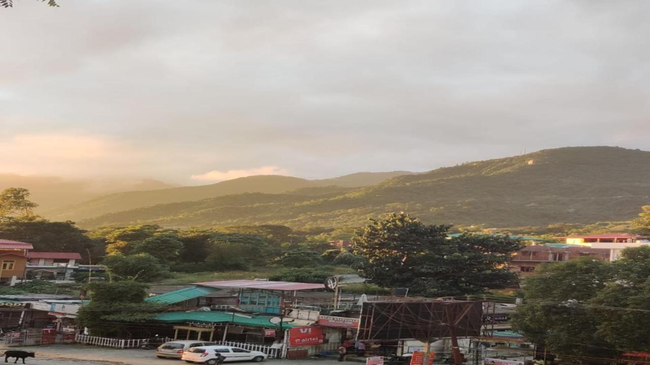 Abuzz Oxfordcaps Imperial Heights Mussoorie Dehradun Hostel ภายนอก รูปภาพ
