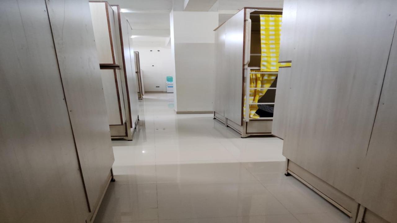 Abuzz Oxfordcaps Imperial Heights Mussoorie Dehradun Hostel ภายนอก รูปภาพ