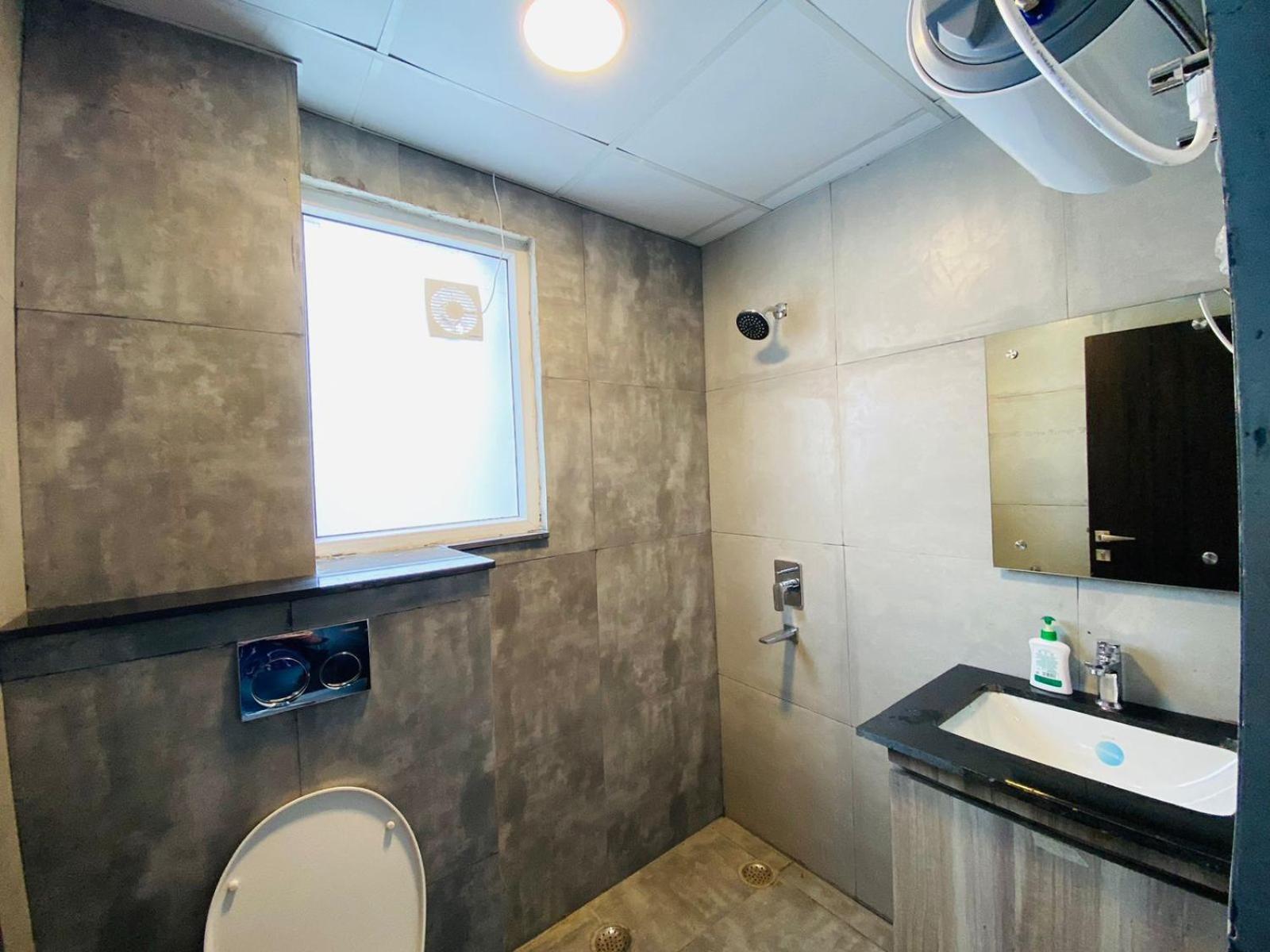 Abuzz Oxfordcaps Imperial Heights Mussoorie Dehradun Hostel ภายนอก รูปภาพ