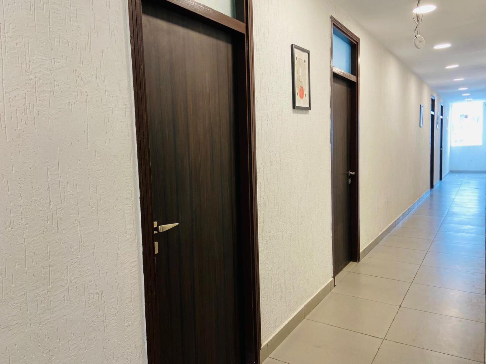Abuzz Oxfordcaps Imperial Heights Mussoorie Dehradun Hostel ภายนอก รูปภาพ